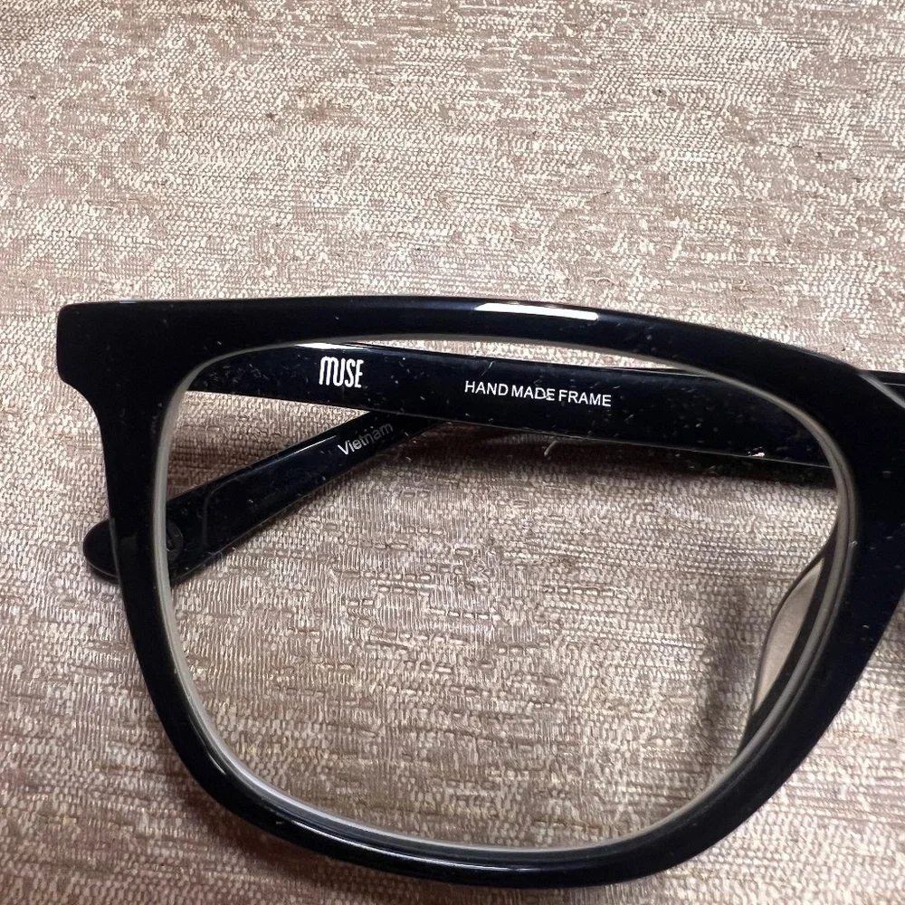 muse glasses new never worn black frame